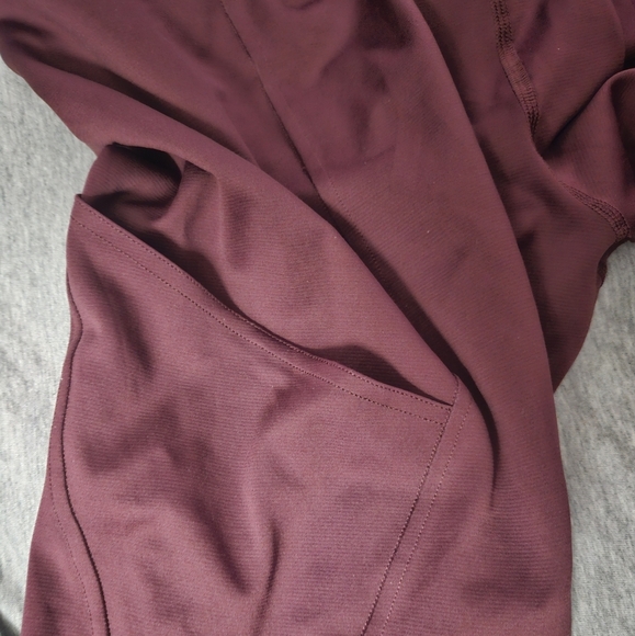 Patagonia Maroon Performance Cropped Leggings Size L - Picture 9 of 9